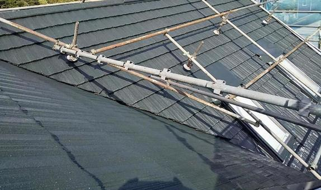 屋根周りの足場と養生